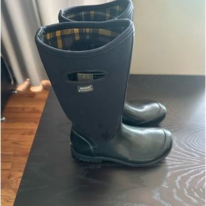 Bogs women’s neoprene rain boots. Black, size 9.